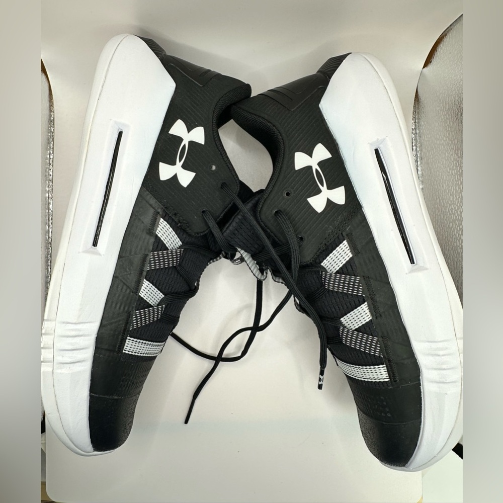 Under Armour Black and White Volleyball Shoes Size 10 *NEW* - Picture 7 of 7